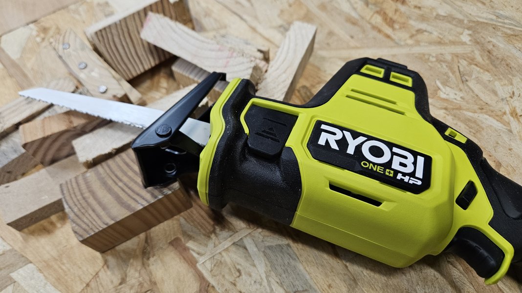 Mini scie sabre Ryobi RRS18C