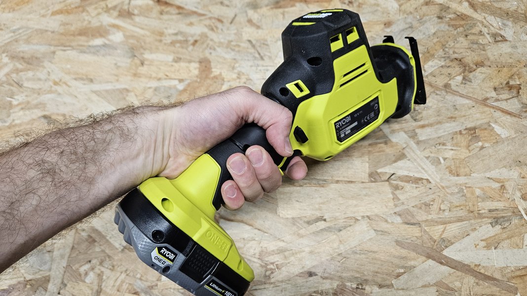 Mini scie sabre Ryobi RRS18C