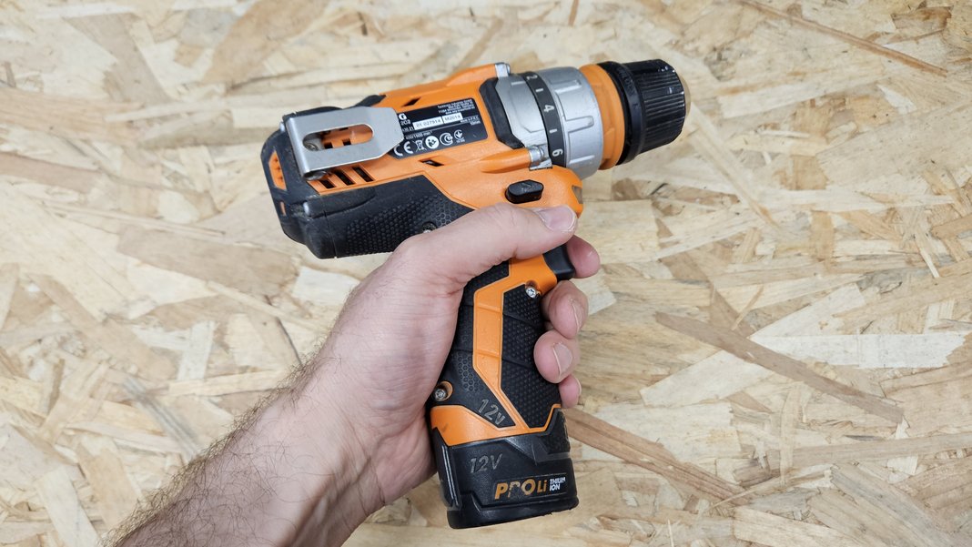 Perceuse visseuse AEG BBS 12C2