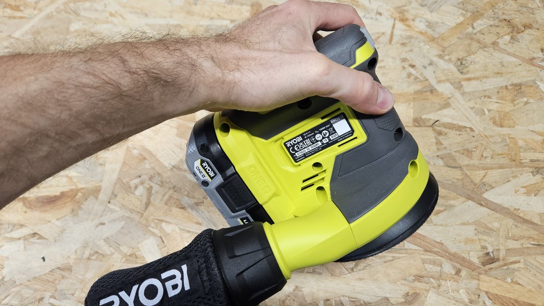 Ponceuse excentrique Ryobi RROS18-0