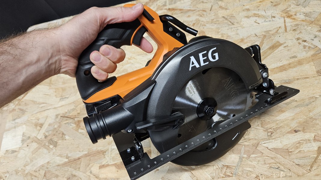 Scie circulaire AEG BKS18BL2