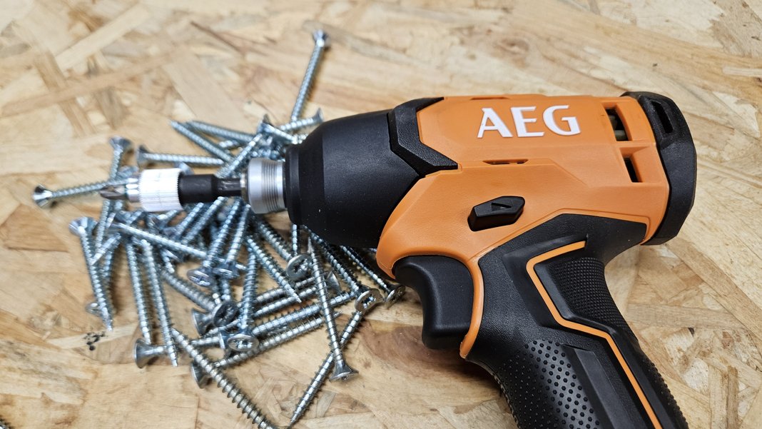 Visseuse à choc AEG BSS 18C2