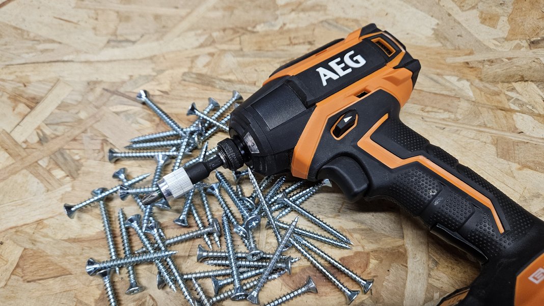 Visseuse à choc AEG BSS18B6 : Test et Avis