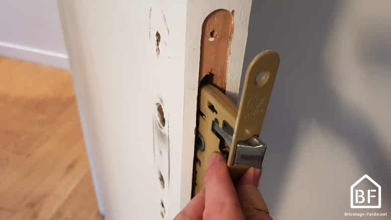 Bricolage - Comment remplacer une serrure encastrée sur une porte
