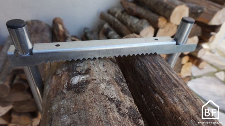 Comment couper du bois de chauffage rapidement avec le CHEVALET de  TRONÇONNAGE multi bûches (DIY) 