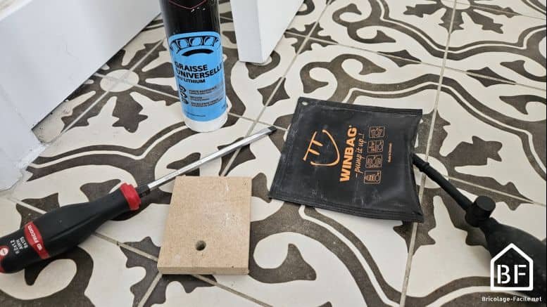 outils pour enlever une porte