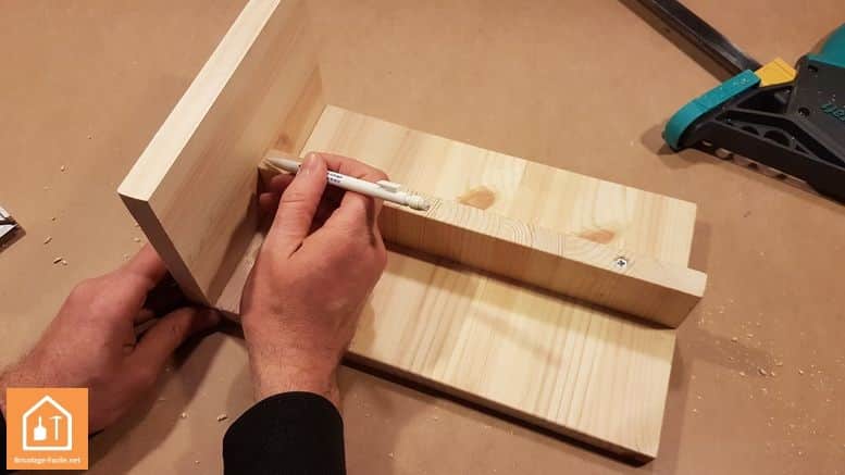 Comment fabriquer un marche pied en bois - Bricolage Facile
