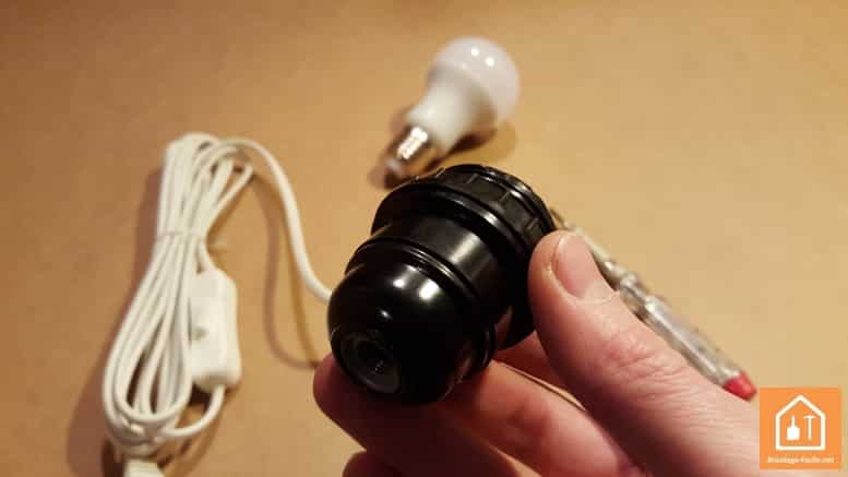 Comment installer une douille d'ampoule : Le guide complet de pro!