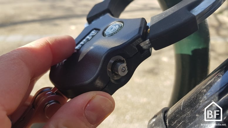 Cable Anti Vol Menotte Master Lock Street Cuff - Trottinette et Vélo