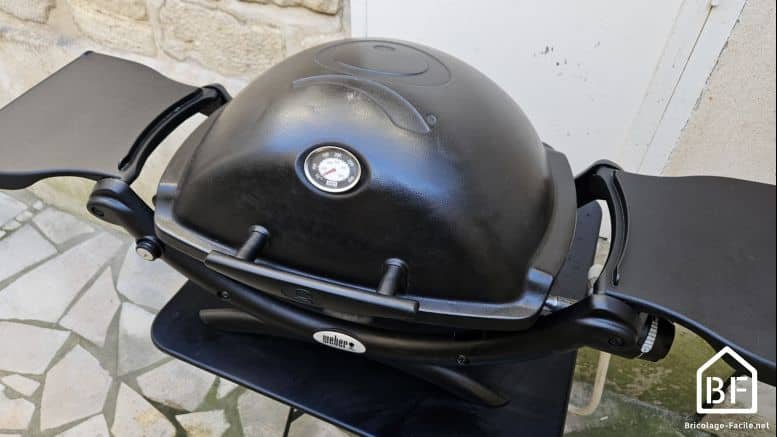 barbecue à gaz nettoyé