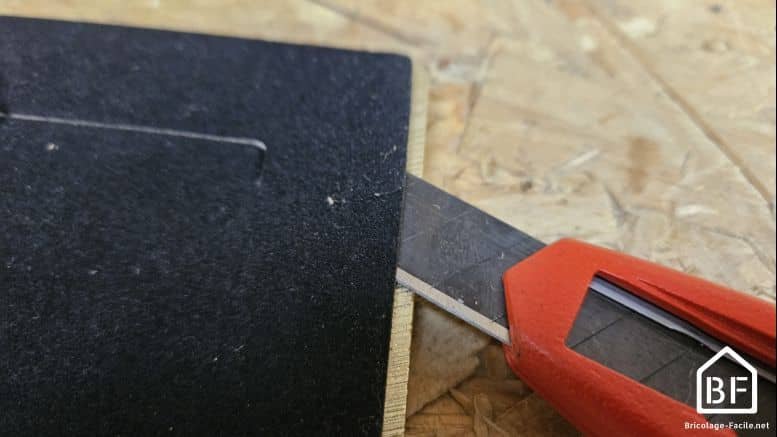 découpe du fond au cutter